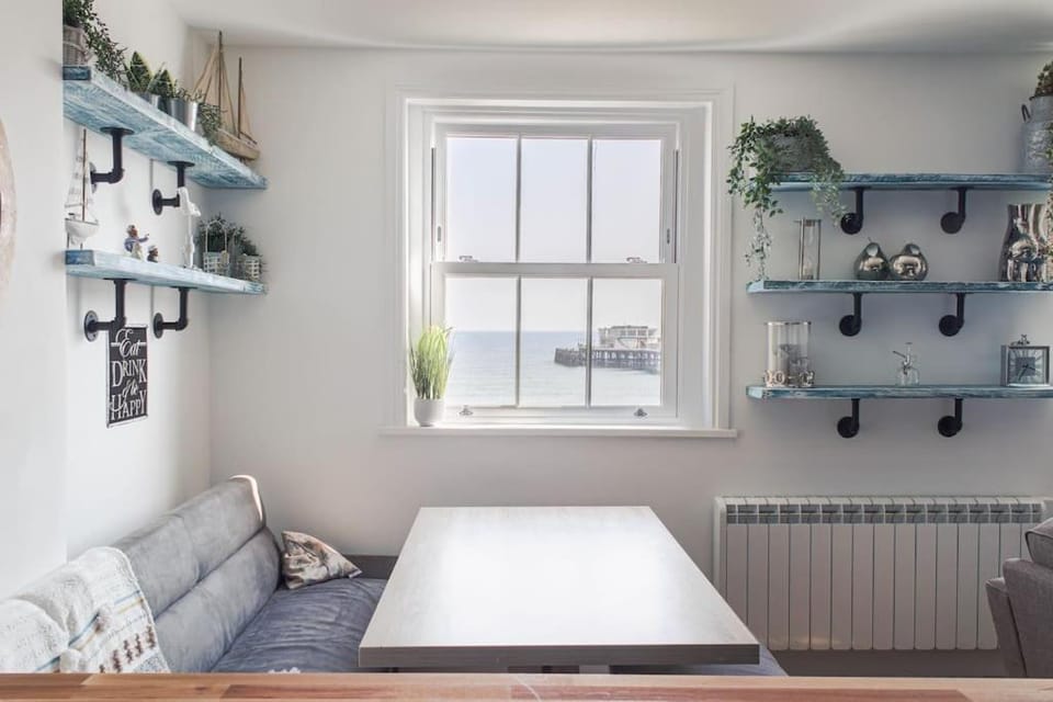 Lovely 2- Bedroom Apartment with Stunning Sea Views Apartment in Worthing