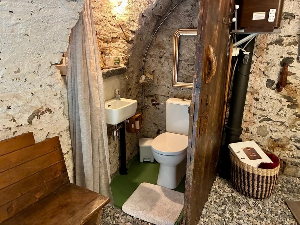 THE OLD CELLAR no shower! Bed and Breakfast in Locarno