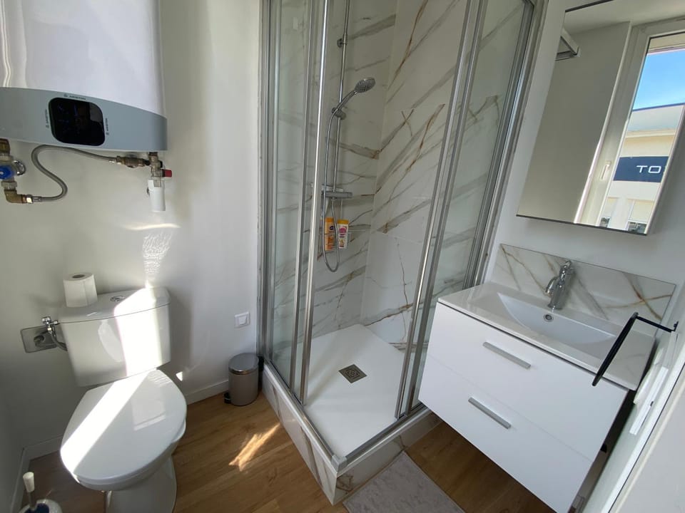 Shower, Toilet, Bathroom