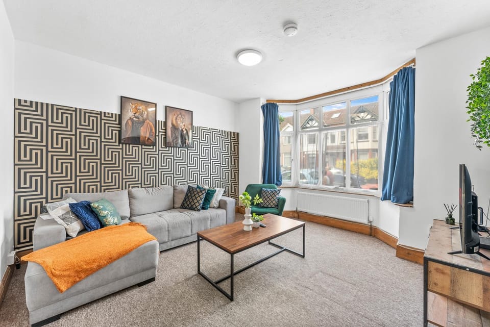 TV and multimedia, Living room, Seating area
