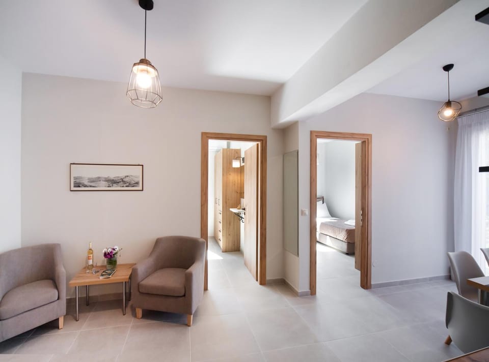 Seating area, Dining area, Bedroom