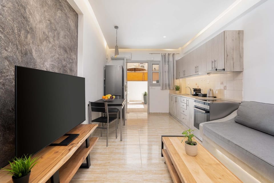 TV and multimedia, Kitchen or kitchenette, Living room, Dining area, air conditioner