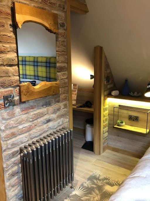 The Old Maple Lodge-Luxury Private Annex with a view in rural setting Apartment in Selby