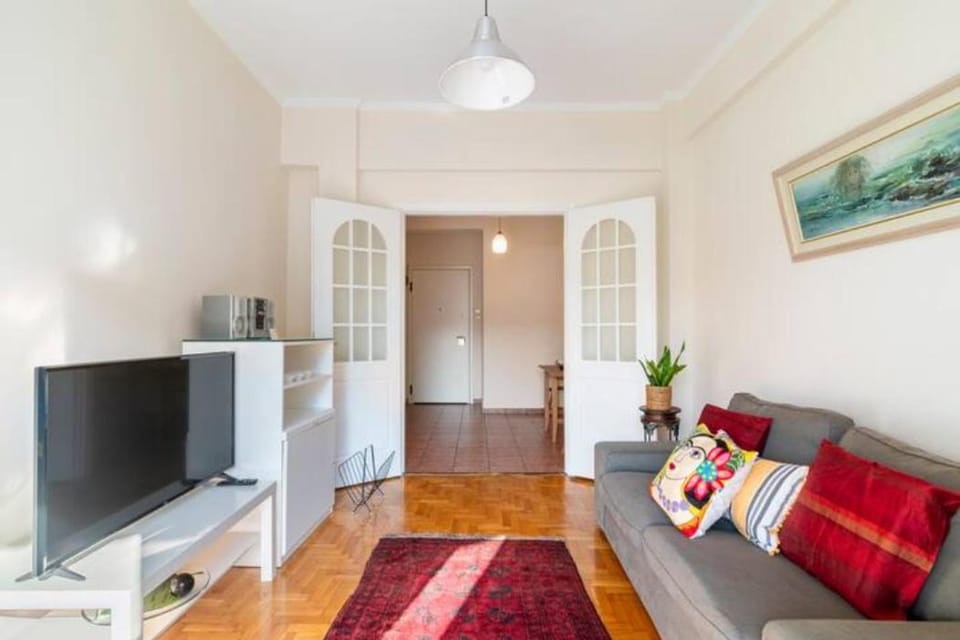 Communal lounge/ TV room, Activities, TV and multimedia, Living room, Decorative detail, Decorative detail, Seating area, Dining area, Evening entertainment, internet, internet, locker, locker