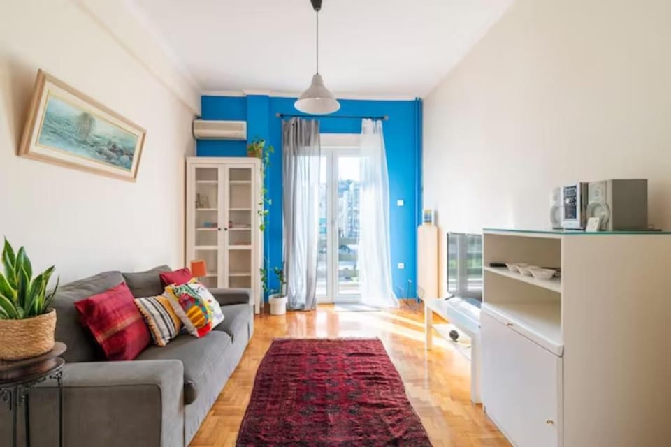 Communal lounge/ TV room, Day, TV and multimedia, Balcony/Terrace, Living room, Decorative detail, Decorative detail, Seating area, Evening entertainment, City view, Entertainment, heating, air conditioner