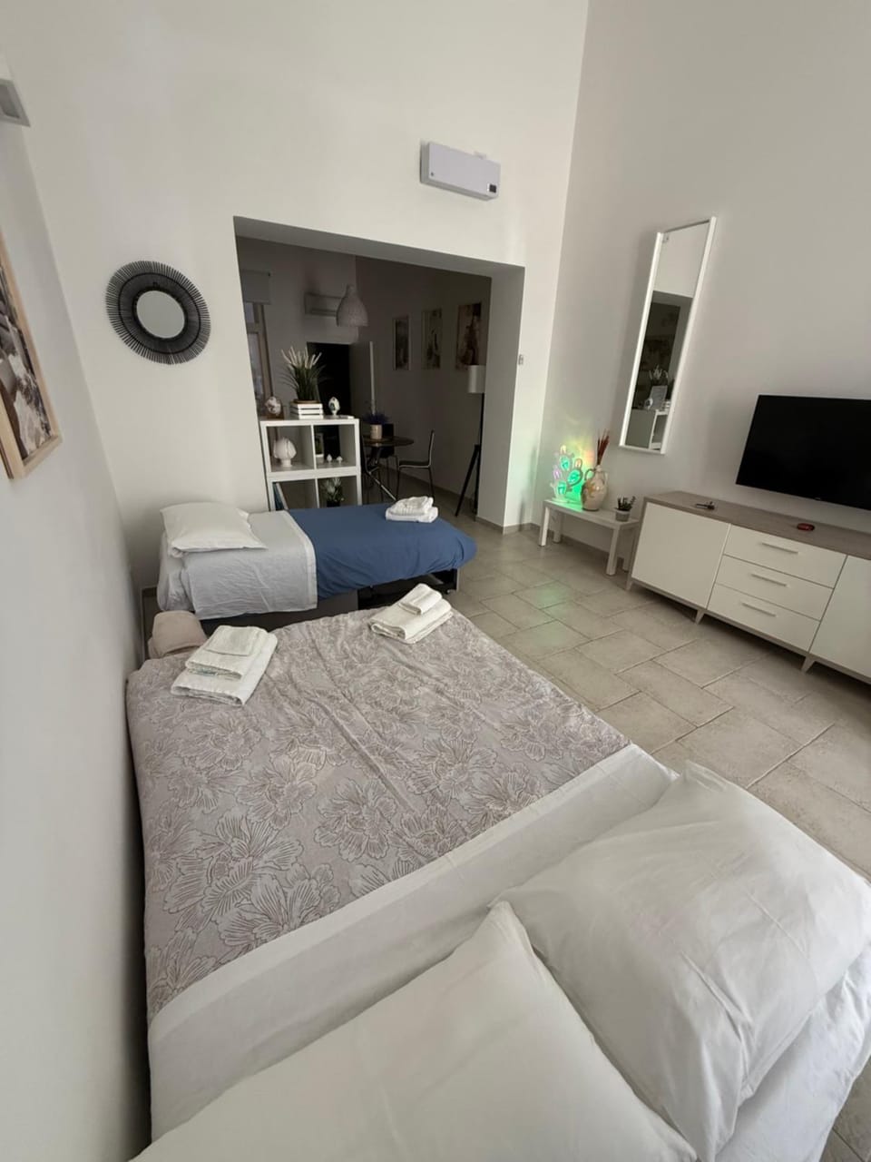 Communal lounge/ TV room, Bed