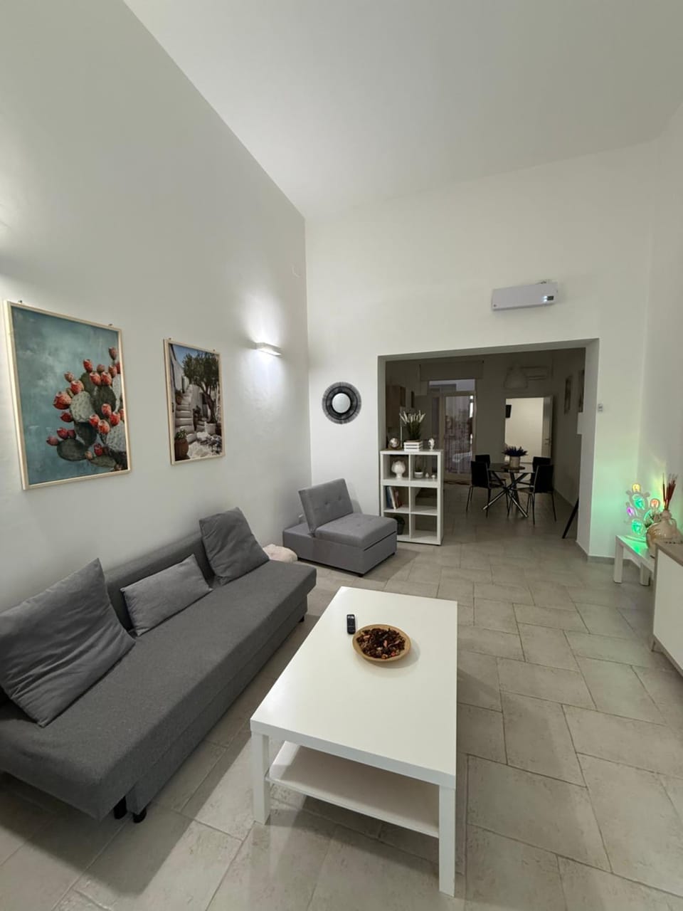 TV and multimedia, Living room, Seating area, air conditioner