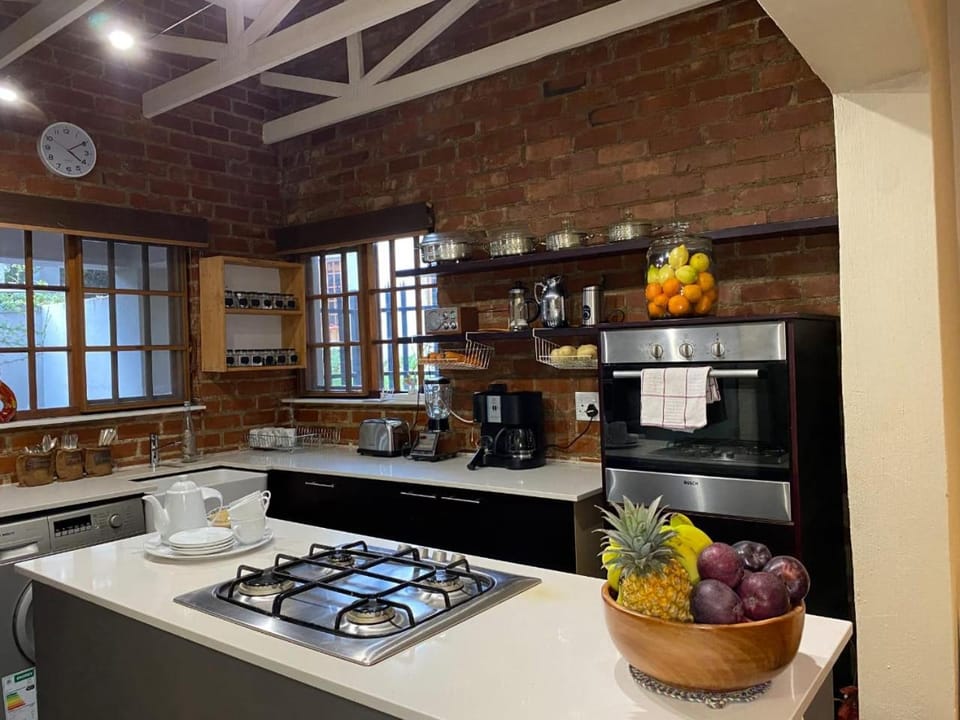 Kitchen or kitchenette, Kitchen or kitchenette