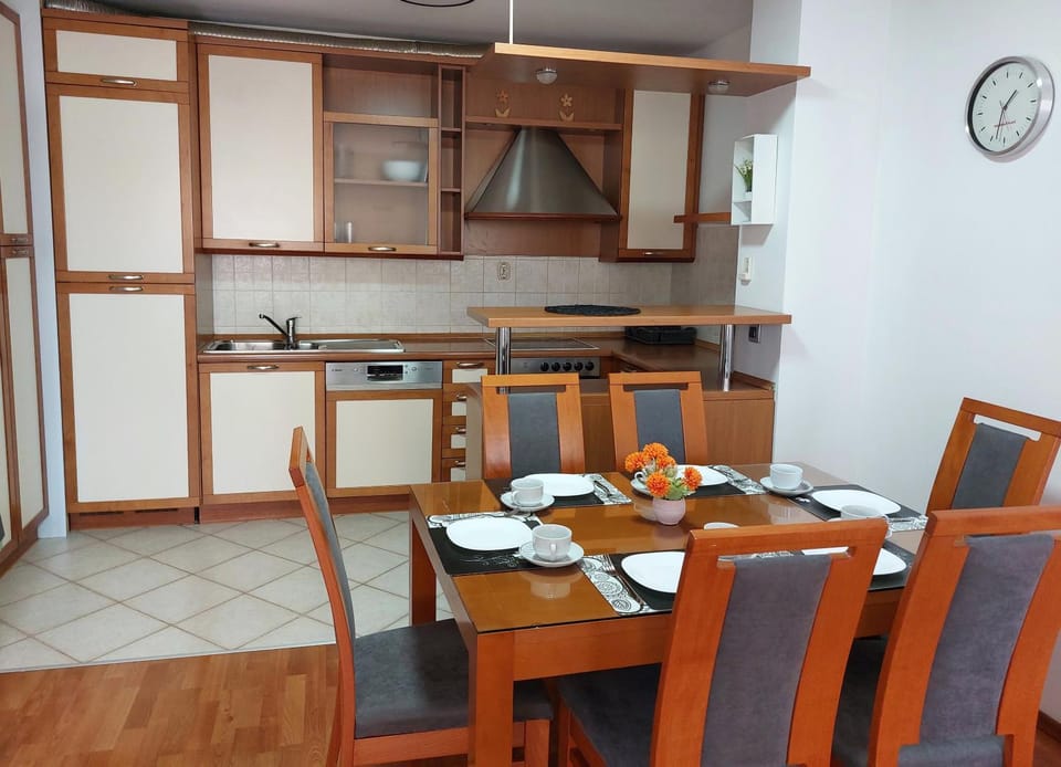 Dining area, kitchen