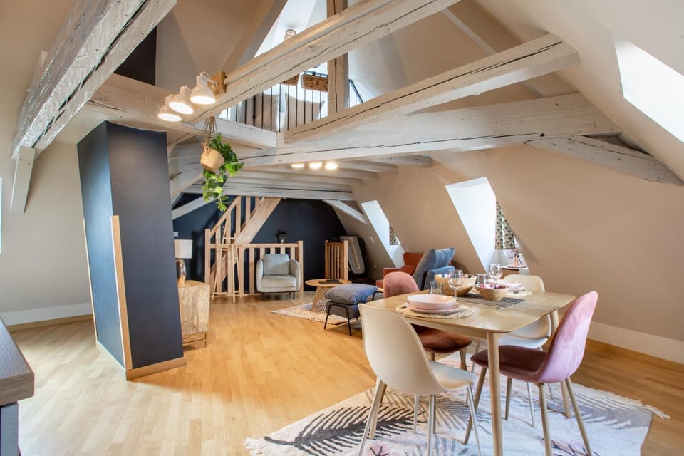 Living room, Seating area, Dining area
