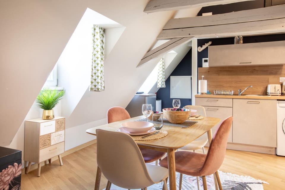 Coffee/tea facilities, Kitchen or kitchenette, Dining area