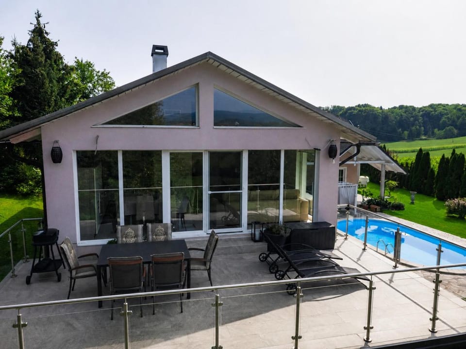 Property building, Natural landscape, Garden, View (from property/room), Balcony/Terrace, Balcony/Terrace, Garden view, Pool view, sunbed