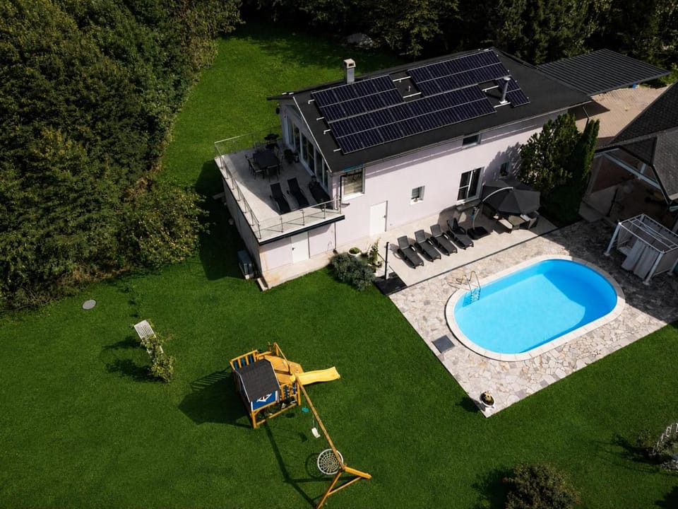 Property building, Garden, Garden, Swimming pool, Swimming pool