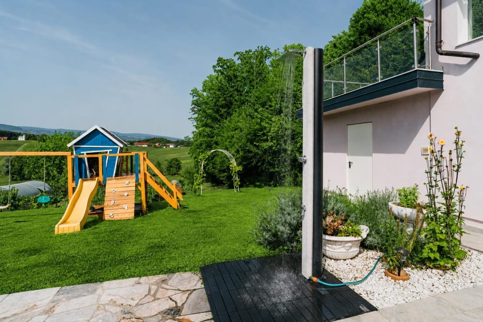 Shower, Natural landscape, Garden, Garden, Garden view, Swimming pool