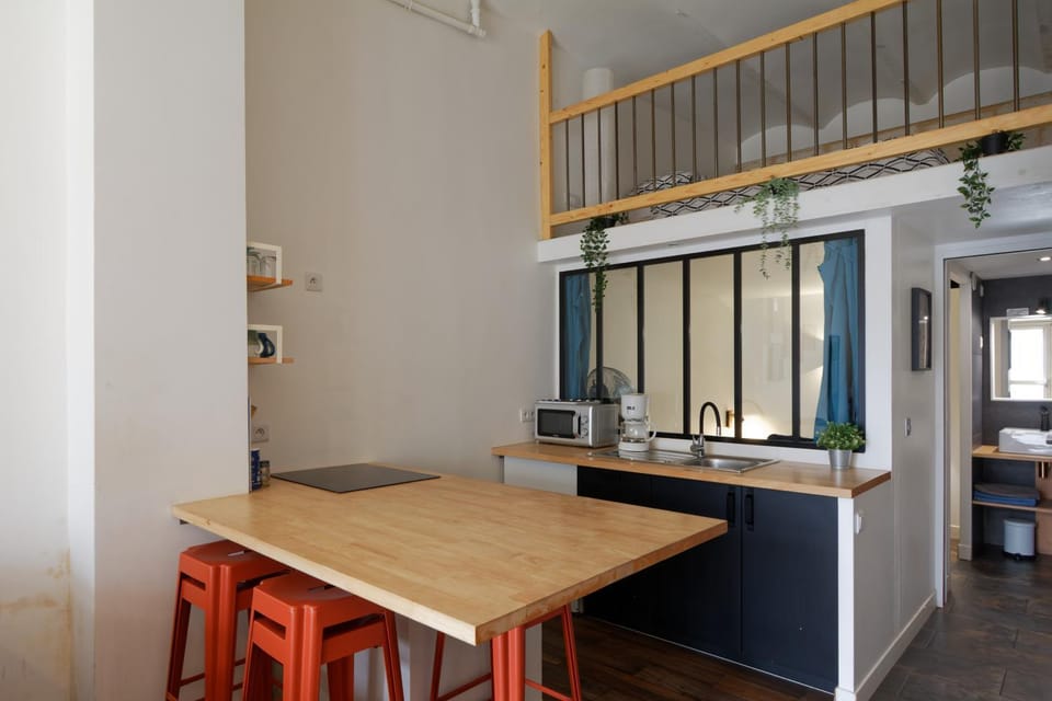 Sleep in Montpellier, Louise, centre, gare, 2 ch, Tram St-Denis Apartment in Montpellier