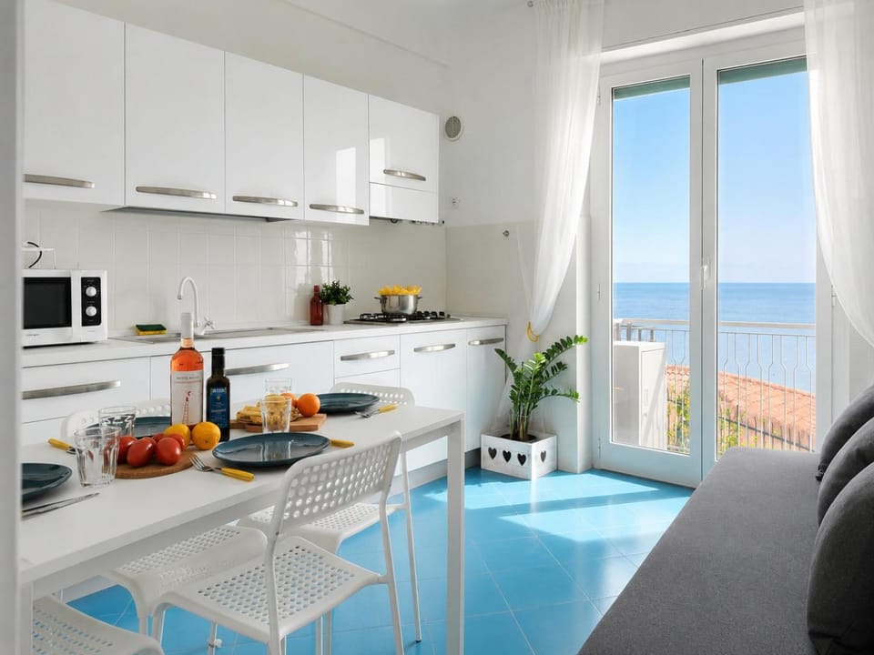 Kitchen or kitchenette, Dining area, Sea view, Lunch, stove, stove, kitchen