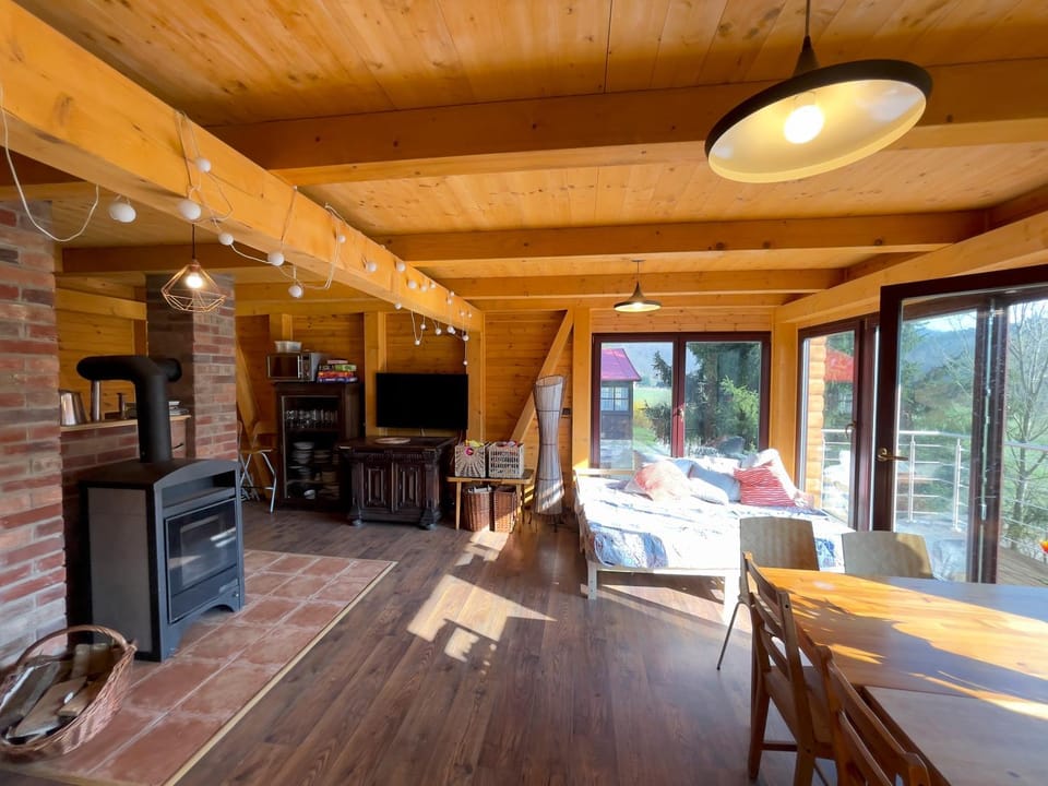 TV and multimedia, Living room, Seating area, Dining area, Bedroom, fireplace