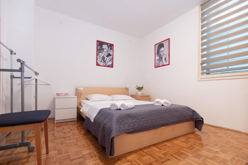 Bed, Photo of the whole room, Bedroom, towels, wardrobe