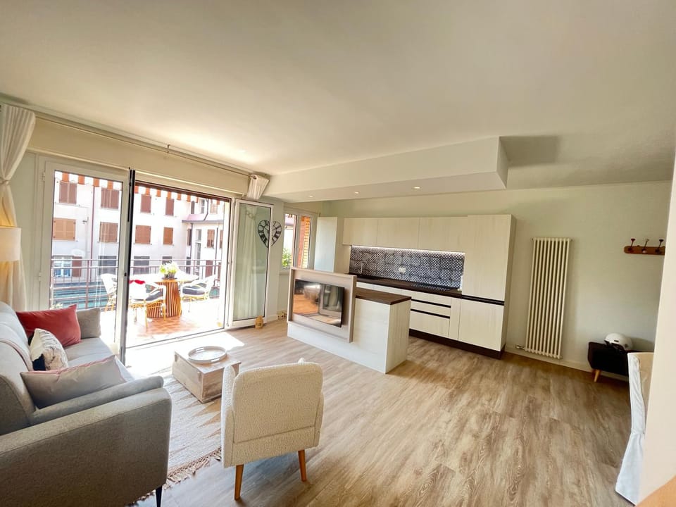 Kitchen or kitchenette, Living room