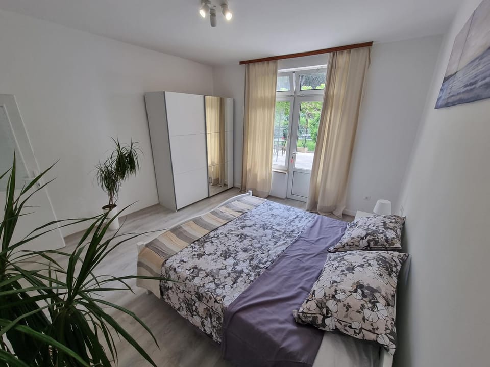 Bed, View (from property/room), Photo of the whole room, Bedroom, wardrobe