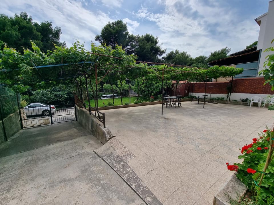 Neighbourhood, Garden, Balcony/Terrace, Balcony/Terrace, Garden view, Quiet street view