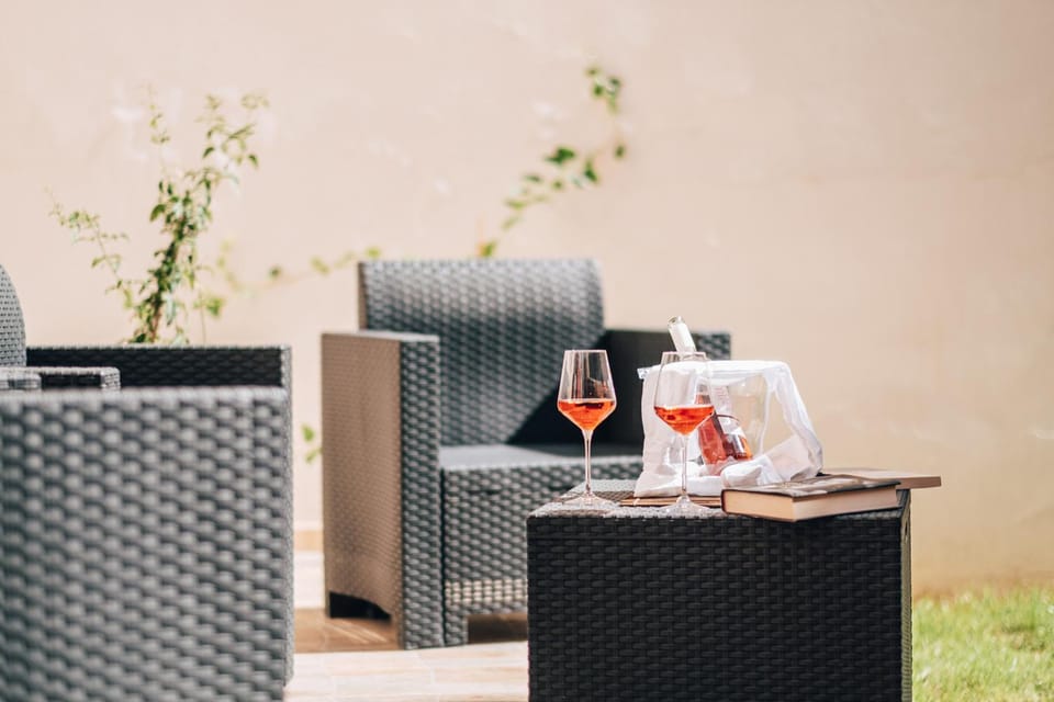 Patio, Day, Food and drinks, Drinks, Alcoholic drinks
