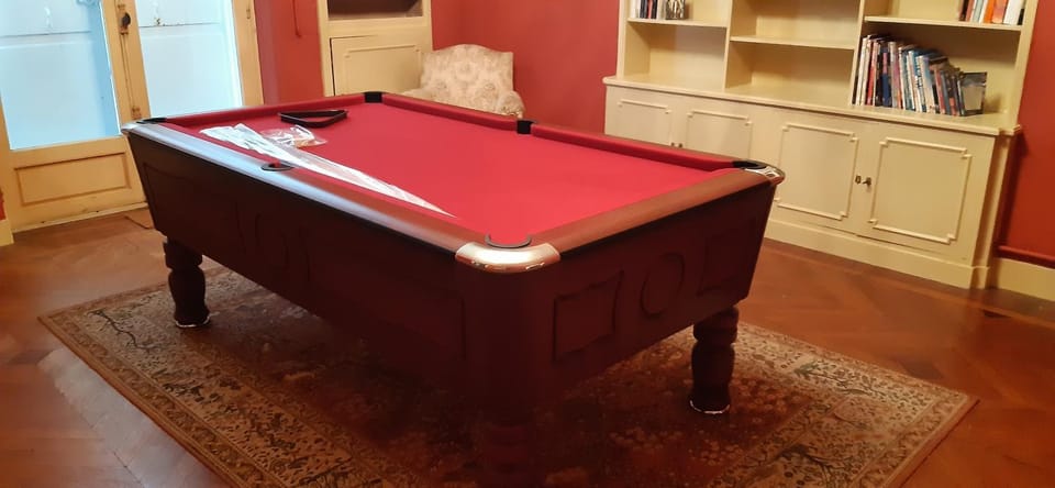 Billiard, Game Room