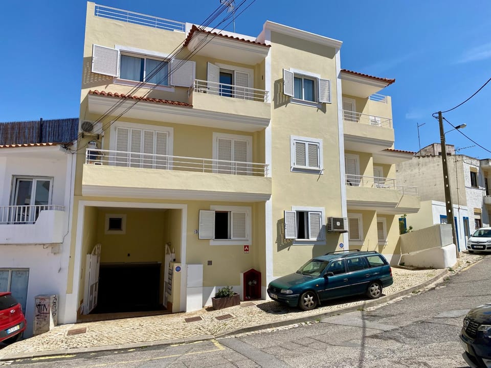 Property building, Day, Neighbourhood, Street view, Location