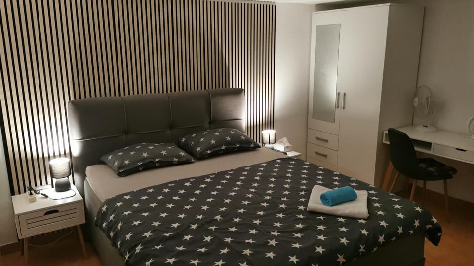 Bed, Photo of the whole room, Bedroom, towels, wardrobe