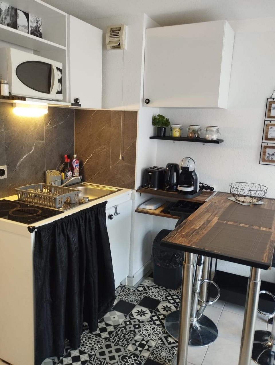 Kitchen or kitchenette