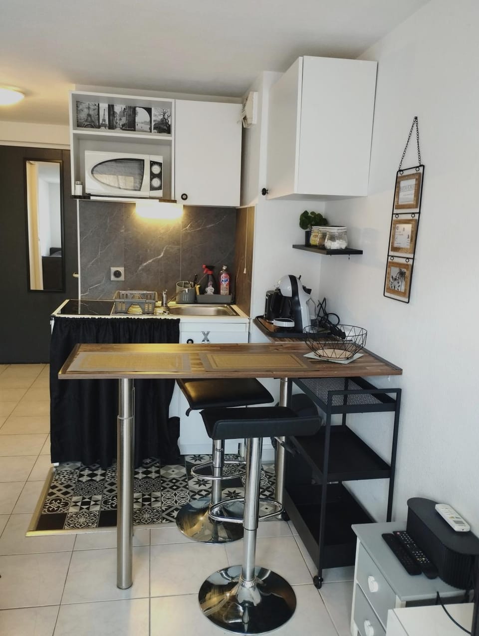 Kitchen or kitchenette
