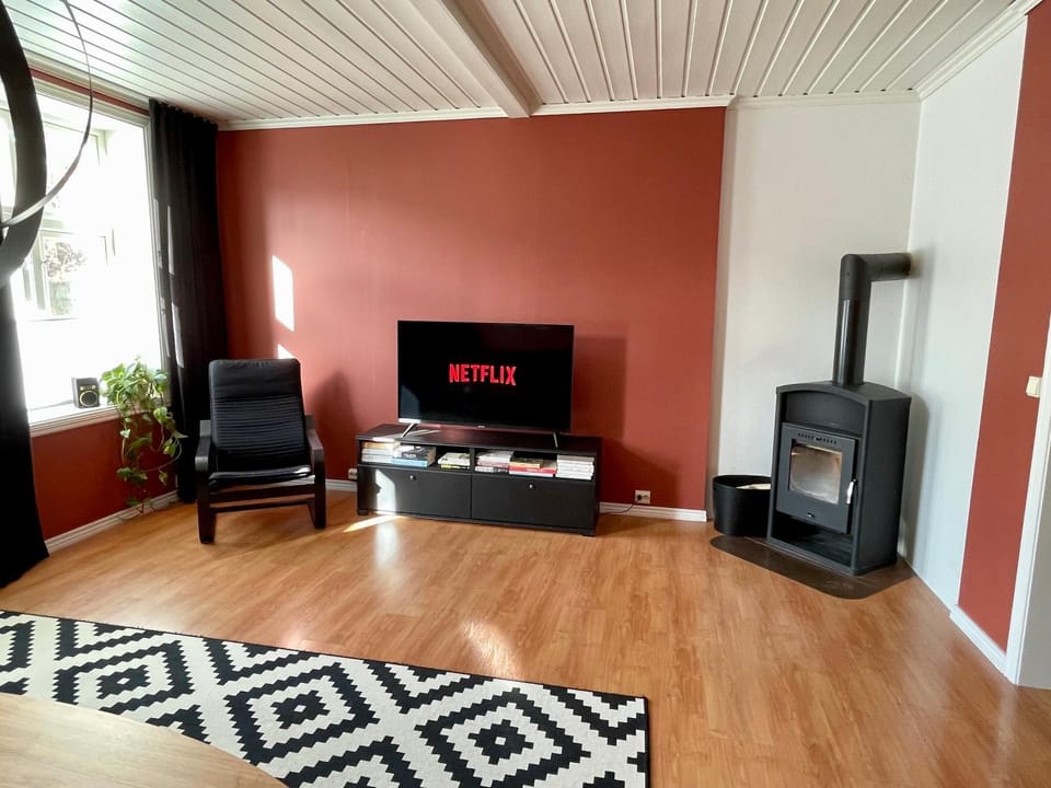 TV and multimedia, Living room, Street view, flat iron