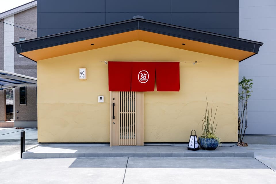 Property building, Facade/entrance, Day
