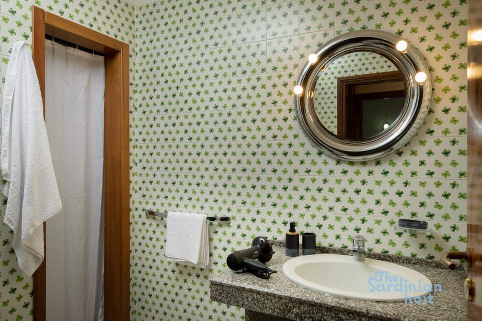 Bathroom, towels