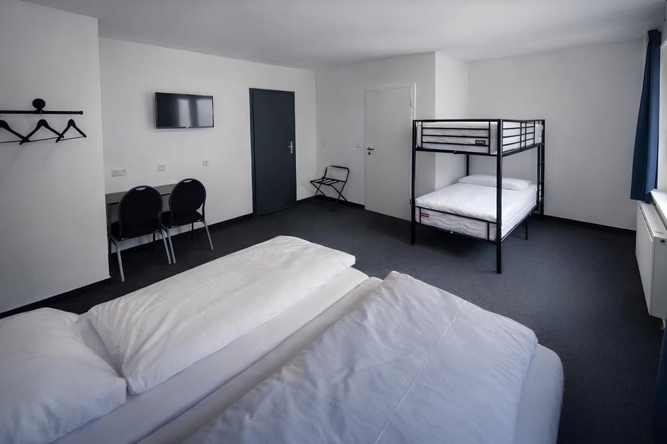 Bed, TV and multimedia, Photo of the whole room, Bedroom, bunk bed