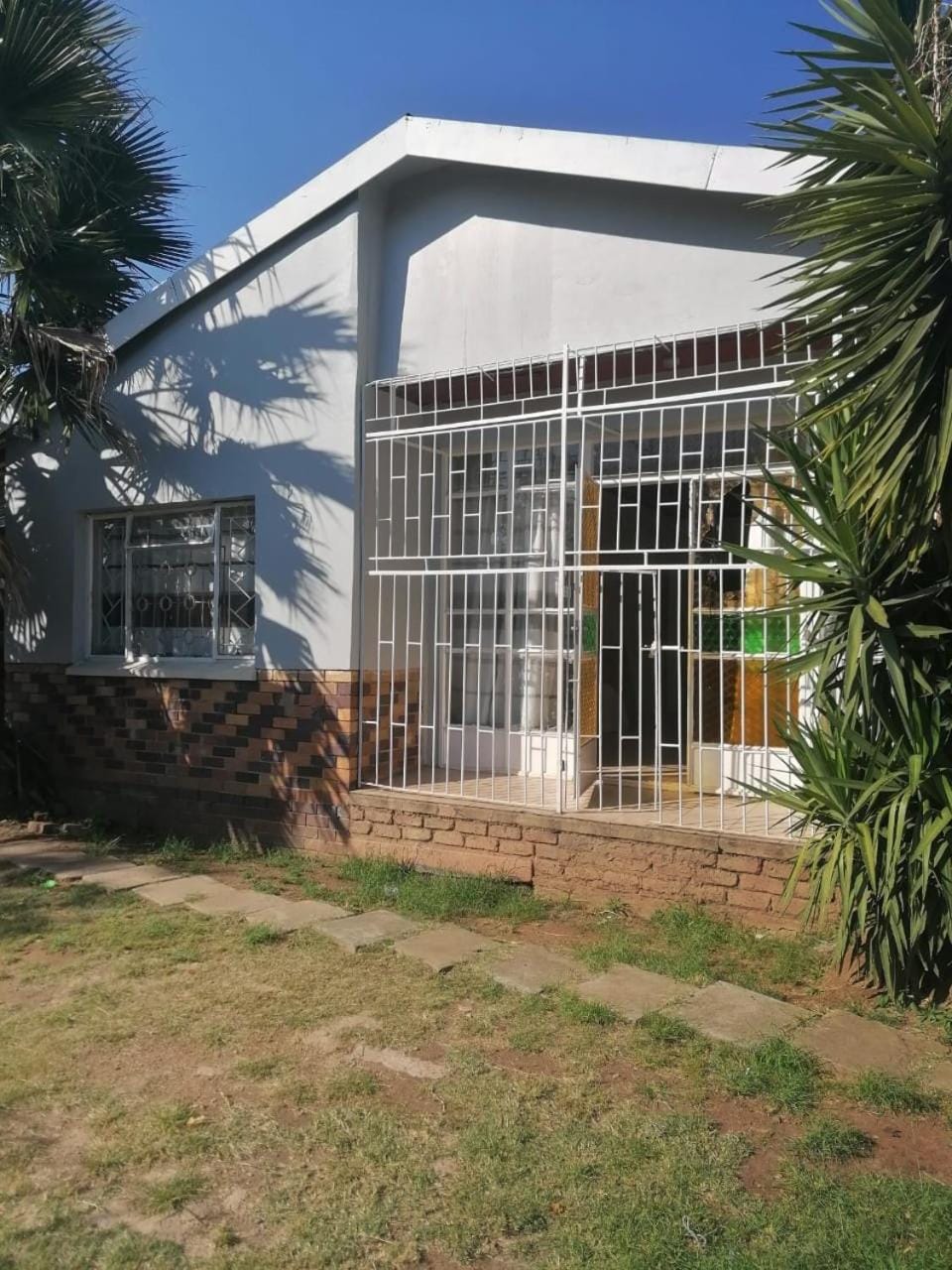 Quintax Guest House Bed and Breakfast in Pretoria