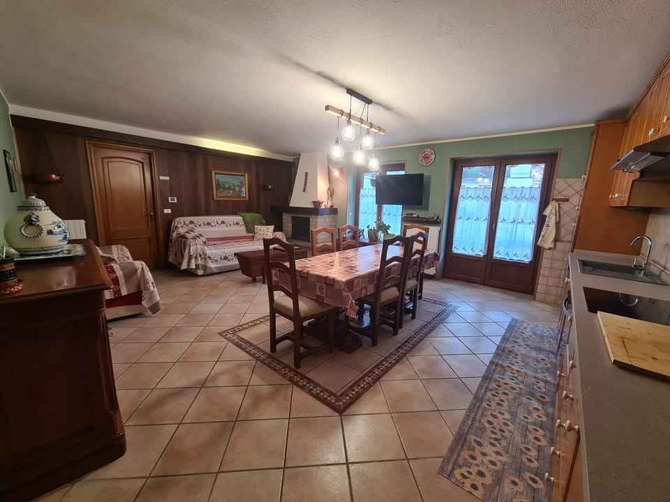 Kitchen or kitchenette, Living room, Photo of the whole room, Seating area, Dining area