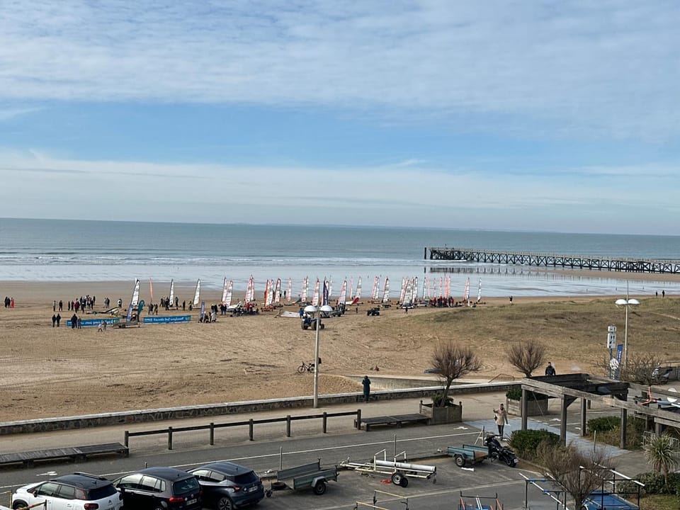 Nearby landmark, Day, People, Natural landscape, Bird's eye view, Beach, Evening entertainment, Sea view, Parking