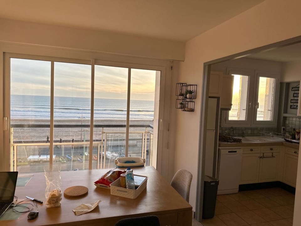 Natural landscape, Kitchen or kitchenette, Dining area, stove