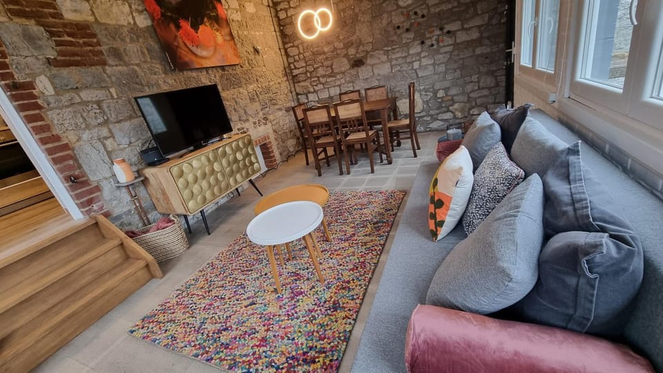 TV and multimedia, Living room, Seating area
