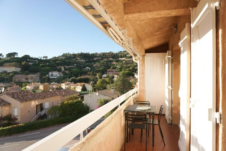 Bright apartment in residence with terrace Apartment in Bormes-les-Mimosas