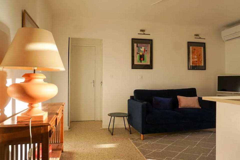 Bright apartment in residence with terrace Apartment in Bormes-les-Mimosas