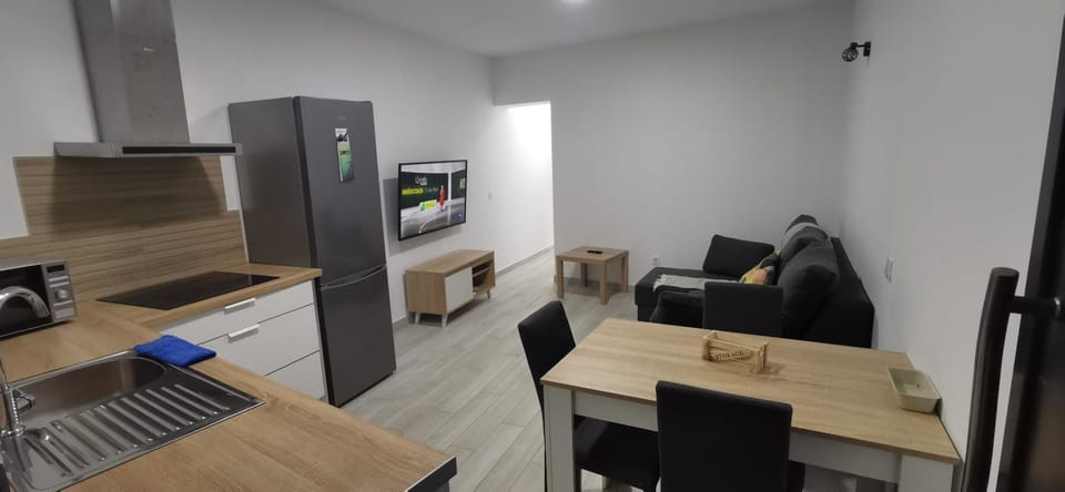 Kitchen or kitchenette, Living room, Seating area, Dining area