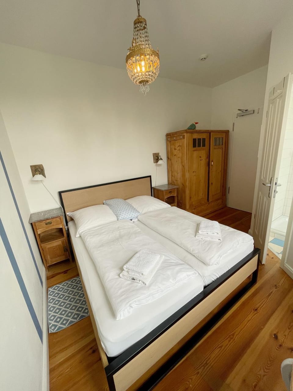 Bed, Photo of the whole room, wardrobe