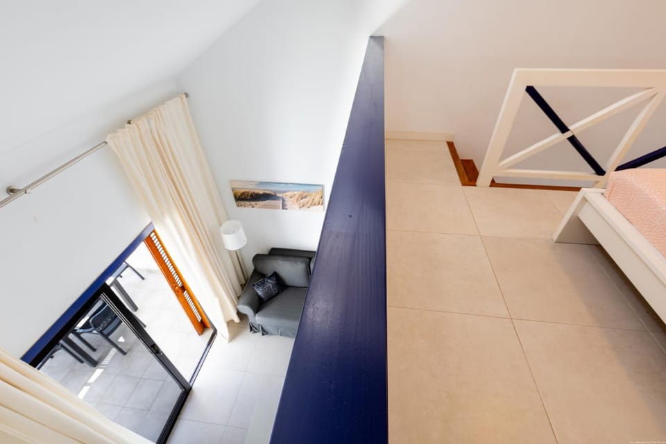 Bed, Photo of the whole room, hair dresser