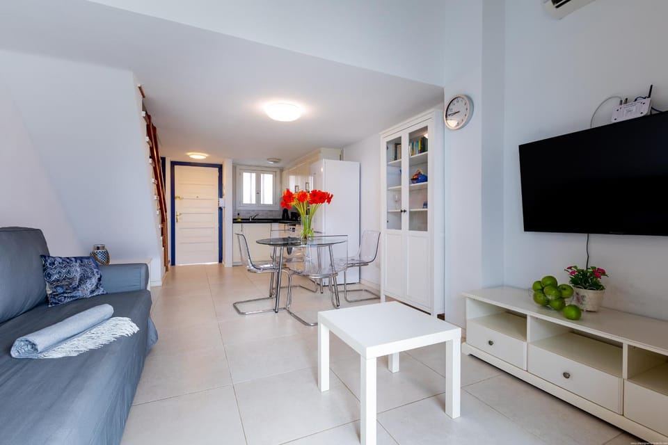 TV and multimedia, Living room, Dining area