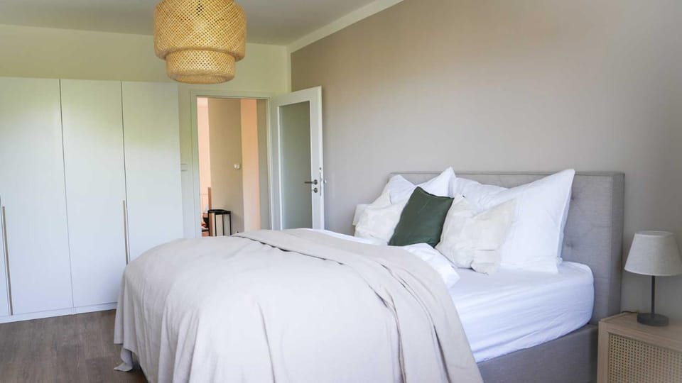 Bed, View (from property/room), Balcony/Terrace, Photo of the whole room, Bedroom, wardrobe