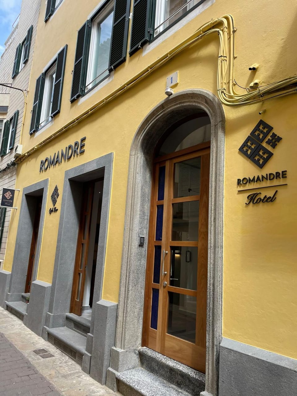 Property building, Facade/entrance