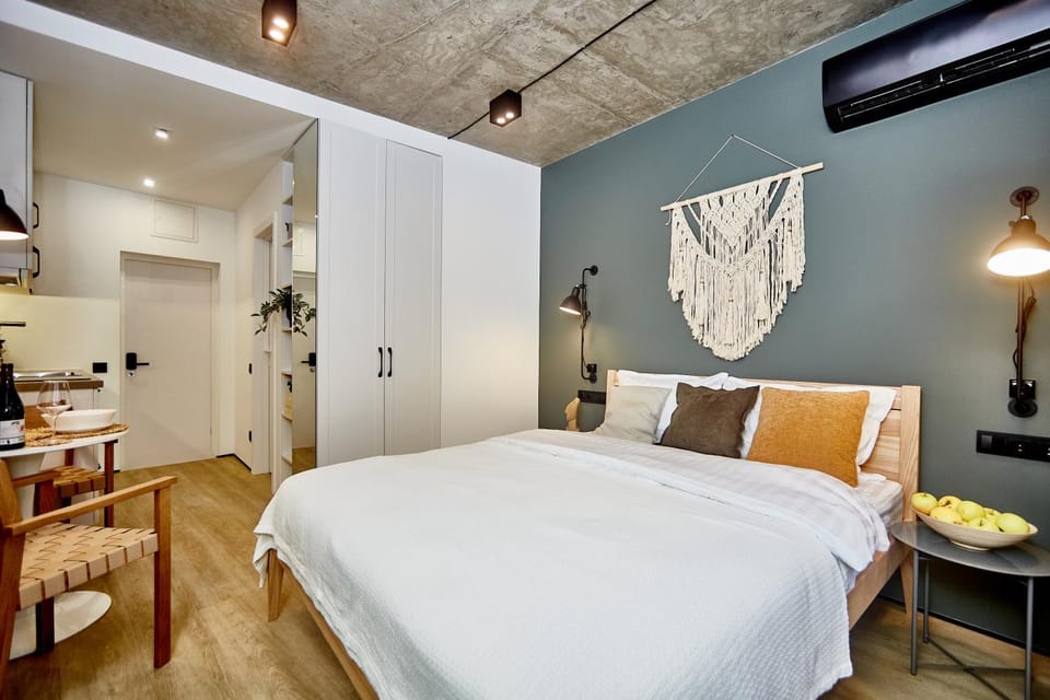 Photo of the whole room, Bedroom
