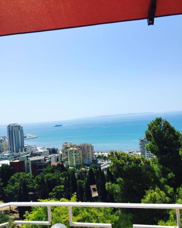 Nearby landmark, Natural landscape, Balcony/Terrace, City view, Landmark view, Sea view
